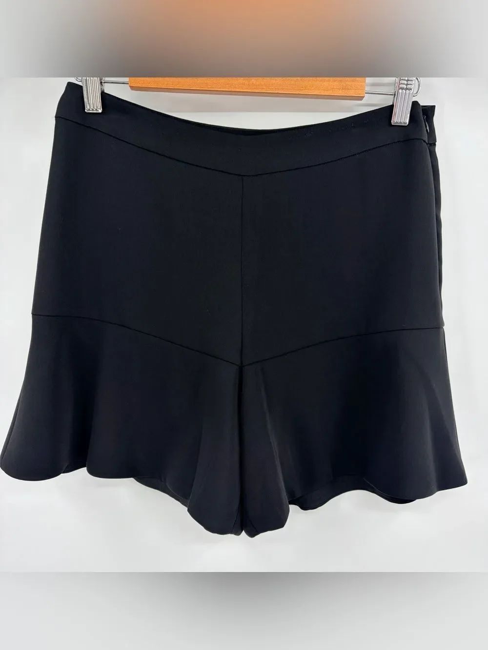 Trina Turk Dixieland black high rise fluid crepe short women’s 4 NWT side zipper